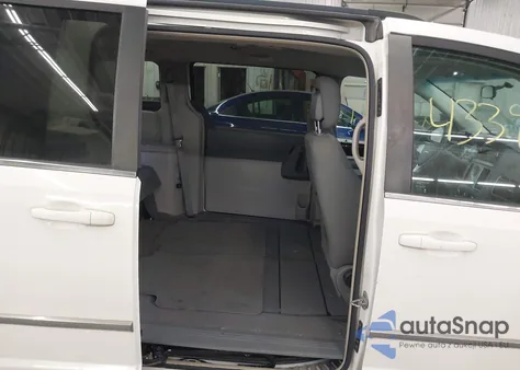 2010 Chrysler Town & Country Touring z USA, uszkodzony, nr VIN 2A4RR5D19AR449255